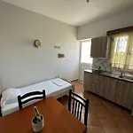 Anel מלון דירות 3*