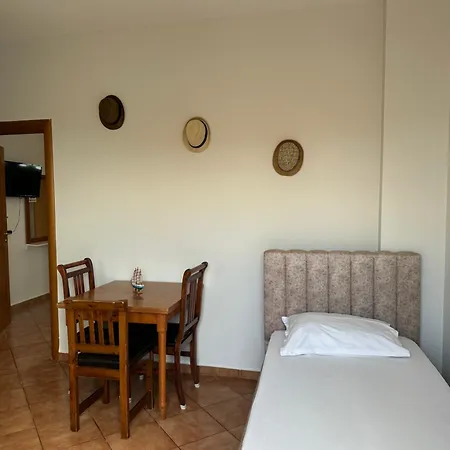 アパートホテル Anel Vlorë